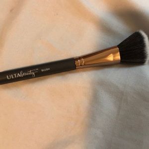 Blush brush